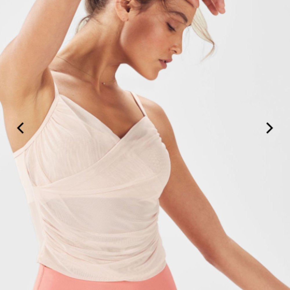 Fabletics - Ren Midi Sports Bra in Pink